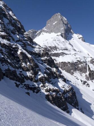Karwendel pur: Blick aus dem Schneiderkarschartl zur Lamsenspitze