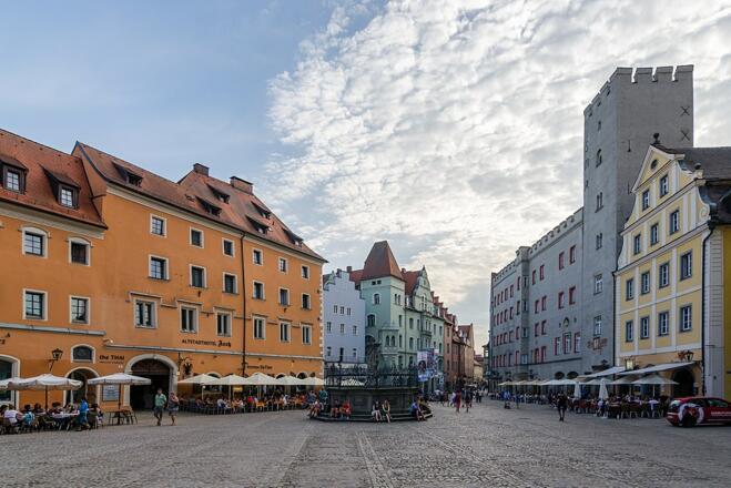 Der Haidplatz im Herzen der Regensburger Altstadt