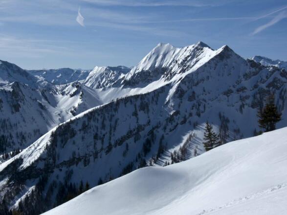 Aus den Gipfelhängen zeigen sich Zunderspitze und Hohe Gans besonders aufregend.