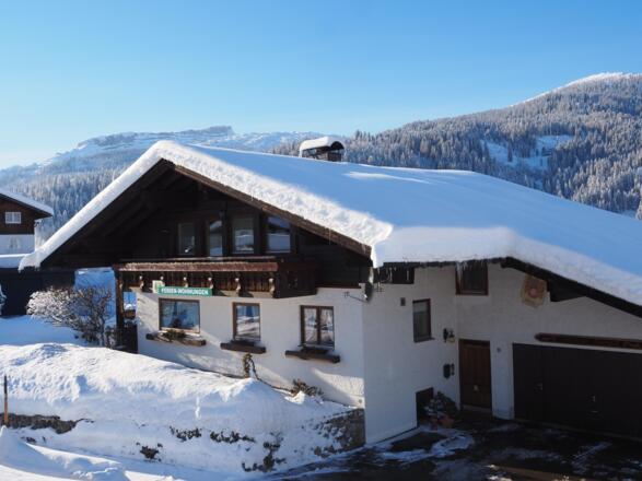 Hausansicht mit Ifen im Hintergrund