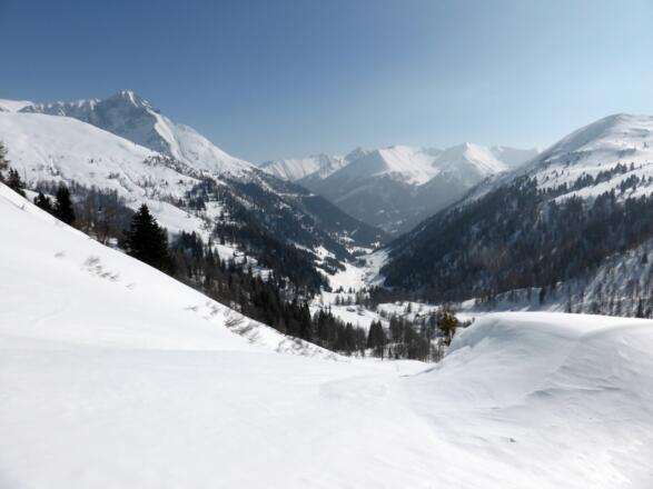 Blick Richtung Muhreralm, links Aignerhöhe und Zwillingwand