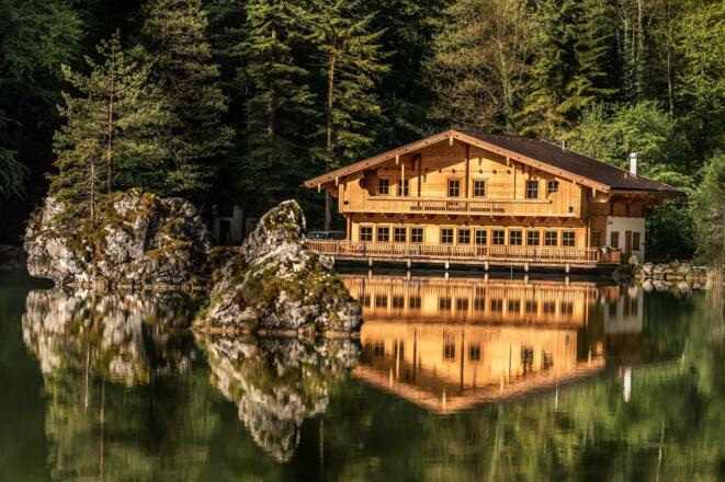 Berglsteinersee 712er Lounge Hausansicht im Sommer