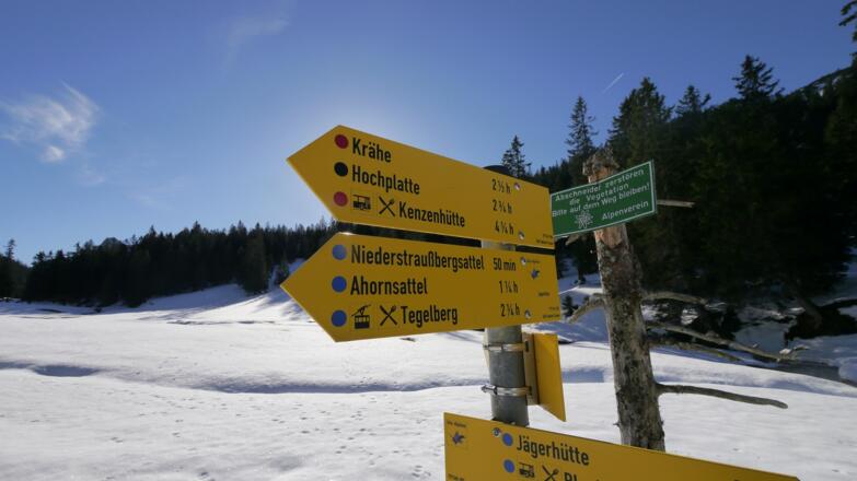 Wegweiser rund 100 m östlich der Jägerhütte