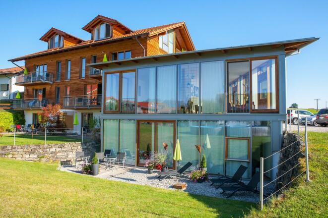 Hausansicht im Sommer