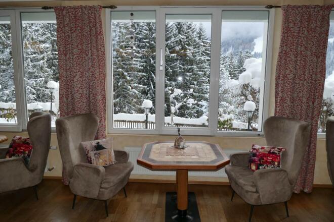 Lobby im Winter Hotel Erlebach Kleinwalsertal BB