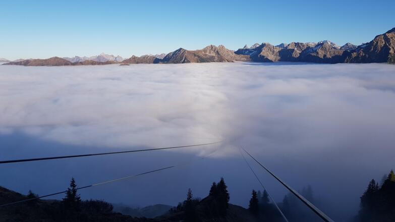 Bahnfahrt in den Nebel