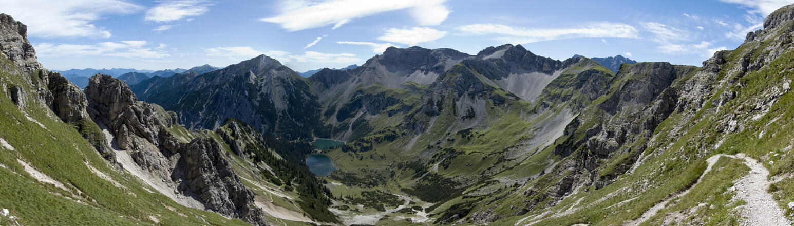 ... zeigt sich ein tolles Panorama über den Soiernkessel.