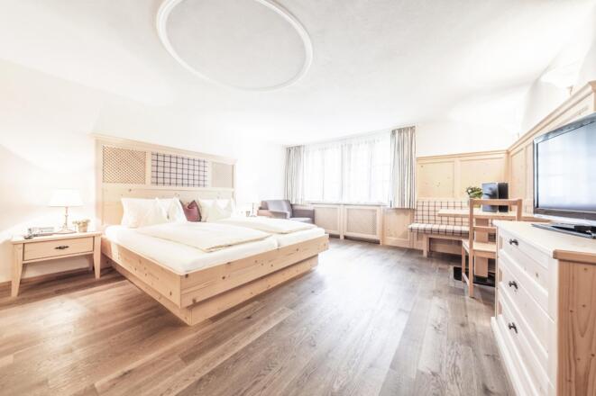 Doppelzimmer mit Naturholz