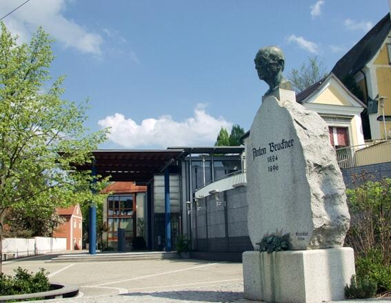 Anton Bruckner Denkmal in Ansfelden