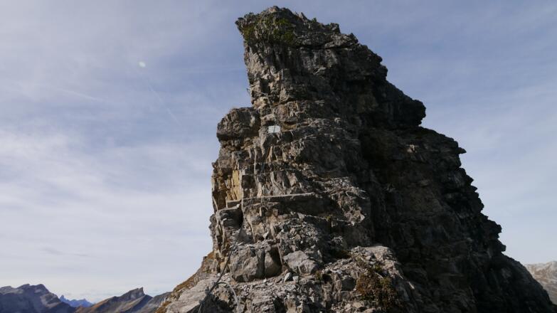 Der Felsturm des Sattelköpfle ist nur über einen kurzen Klettersteig zu erreichen.
