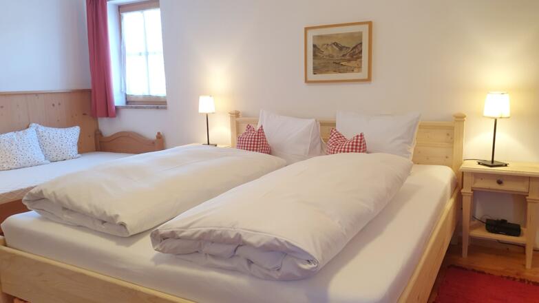 Schlafzimmer der Wohnung rot