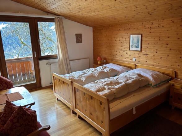 Eines von fünf Schlaffzimmer mit Balkon