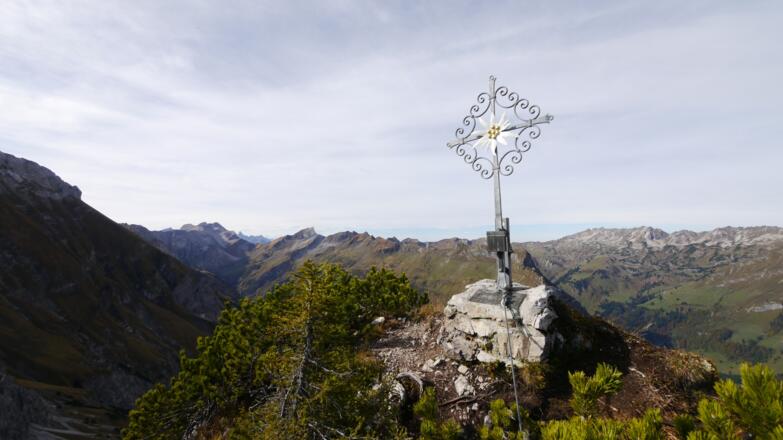 Gipfelkreuz auf dem Sattelköpfle