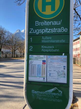 Bushaltestelle Richtung Kreuzeck Alpspitzbahn vor