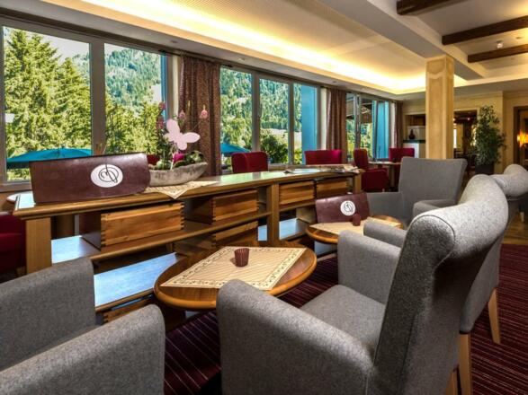 Lobby mit Aussicht und Terrasse Hotel Erlebach