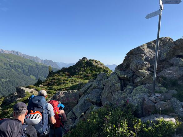 Abzweig vom Bilkengrat Richtung Tobelsee
