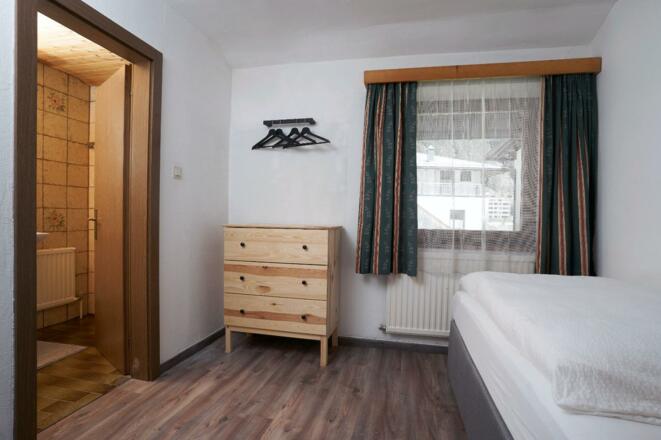 Einzelzimmer mit Badezimmer