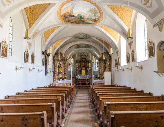 Pfarrkirche St. Andreas mit überwiegend barocker Innenausstattung