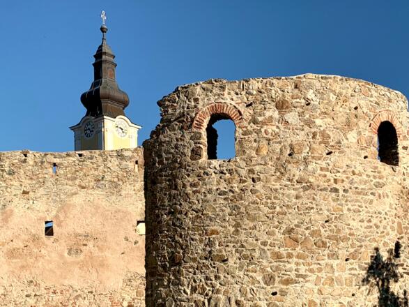Westlicher Hufeisenturm des Kastell Favianis des römischen Limes Noricus in Mautern