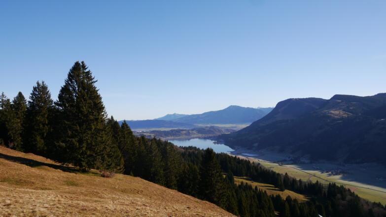 Blick von der Salmaser Höhe auf den Großen Alpsee