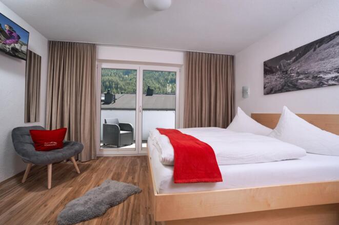 Schlafzimmer mit Dusche/WC