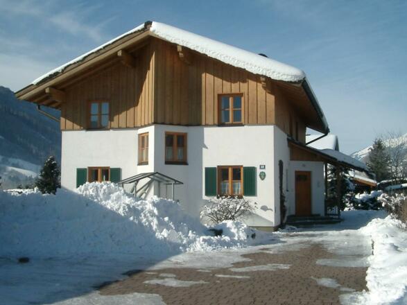 Hausansicht Winter