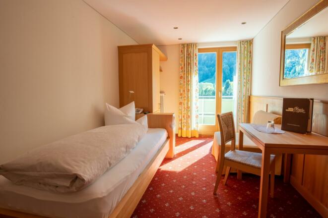 Zimmer 12 - 3(C)hefti-impressions