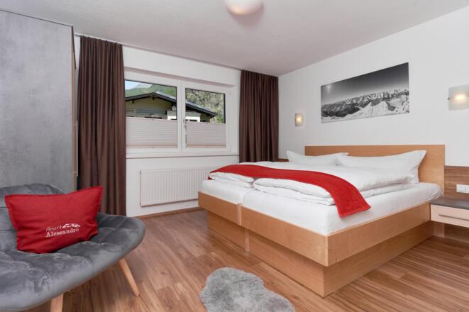 Schlafzimmer mit Dusche/WC
