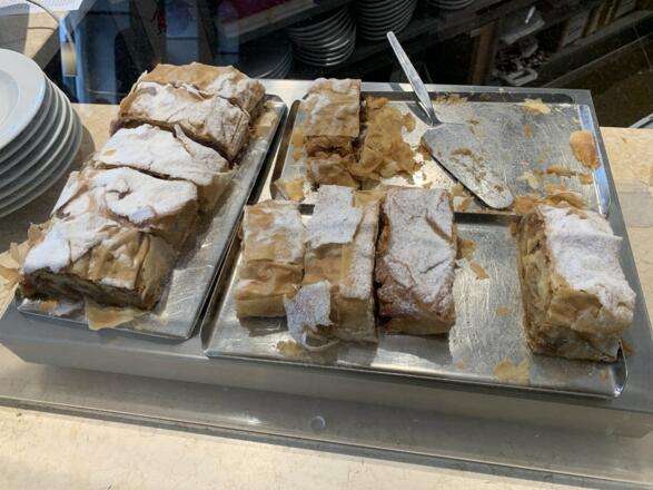 Apfelstrudel im Cafe Museum