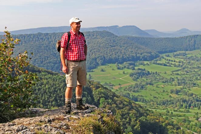 Blick vom Gleitschirmfliegerstartplatz bei den Bauernlochfelsen