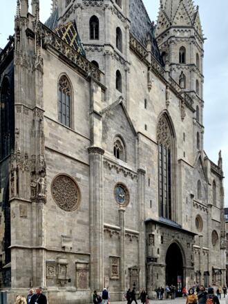 Westfassade des Stephansdoms in Wien