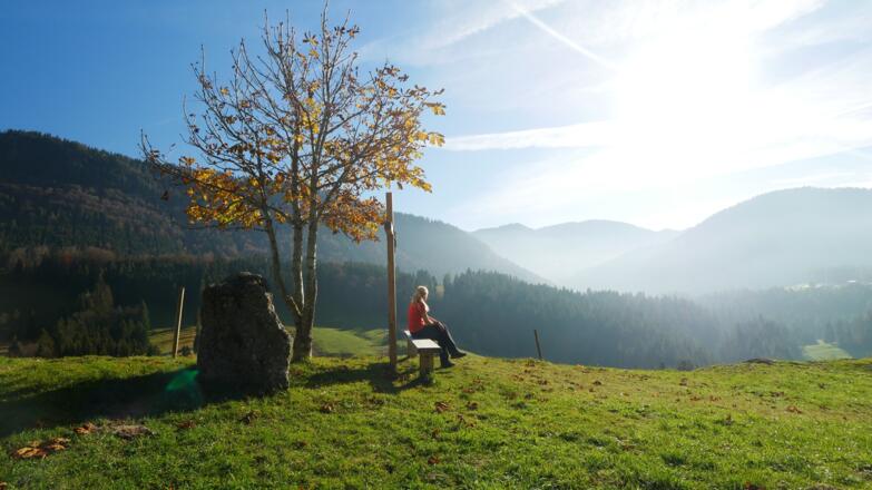 Sonnenbank vor der Tura-Alpe