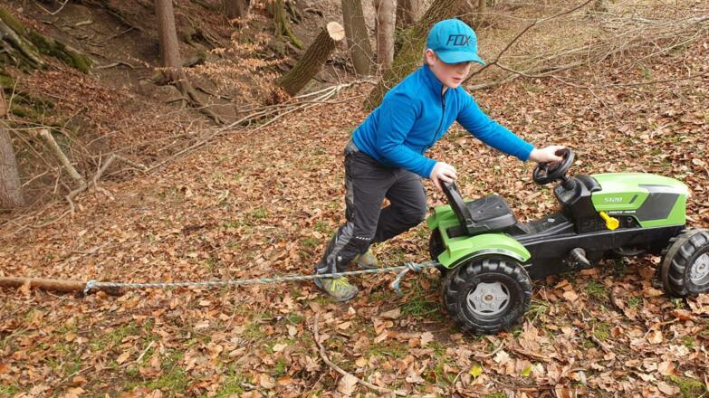 Spielen mit unseren Tretfahrzeugen 2
