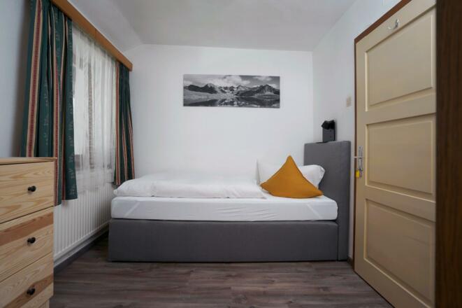 Einzelzimmer mit Badezimmer