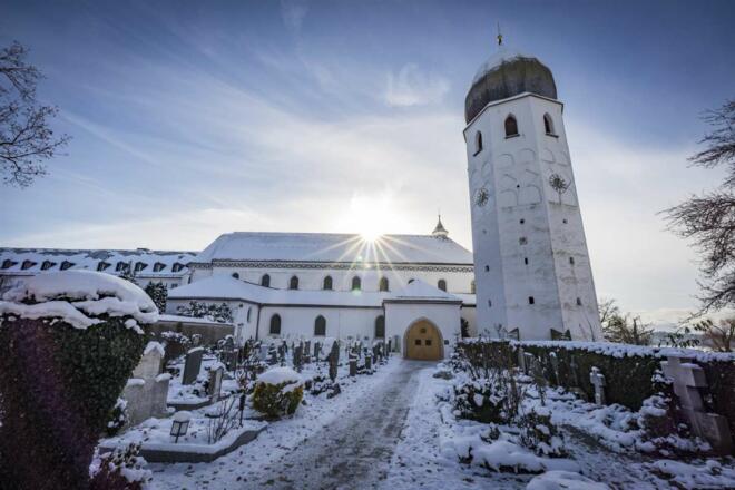 Kloster Frauenwörth mit dem bekannten Campanile