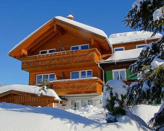Haus Strasser im Winter