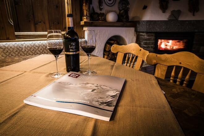 Hausbar mit offenem Kamin