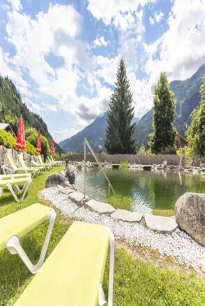 Badeteich_Liege-Schirm