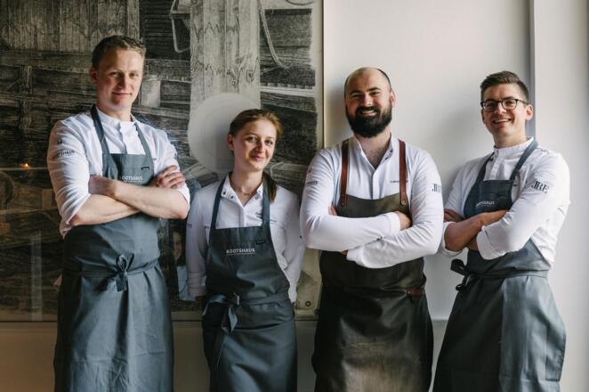 Küchenchef Lukas Nagl mit seinem Küchenteam vom Re