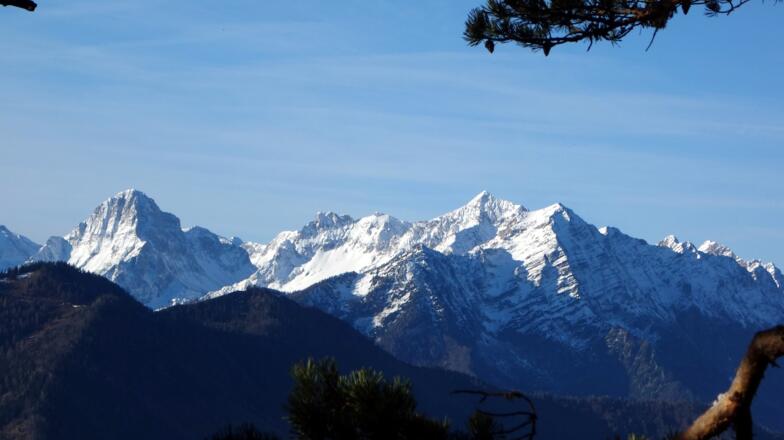 Ausblick vom Südgrat zum Prielkamm ca. 1310m