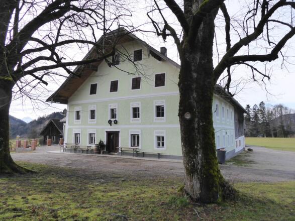Der einladende Ebnerwirt an der Wegabzweigung Richtung Ebenau.
