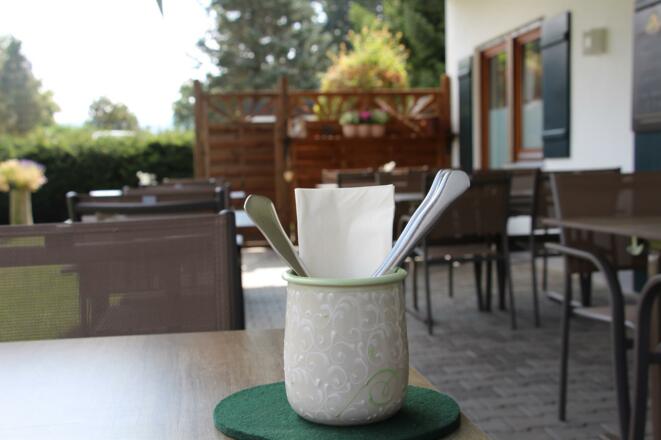 Frühstück und Abendessen auf der Terrasse