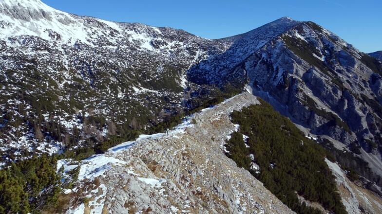 Gratübergang zum Ostgipfel (~1650 m)mit Merkenstein