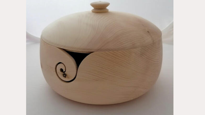 Strickschale aus Zirbenholz Marksteiner