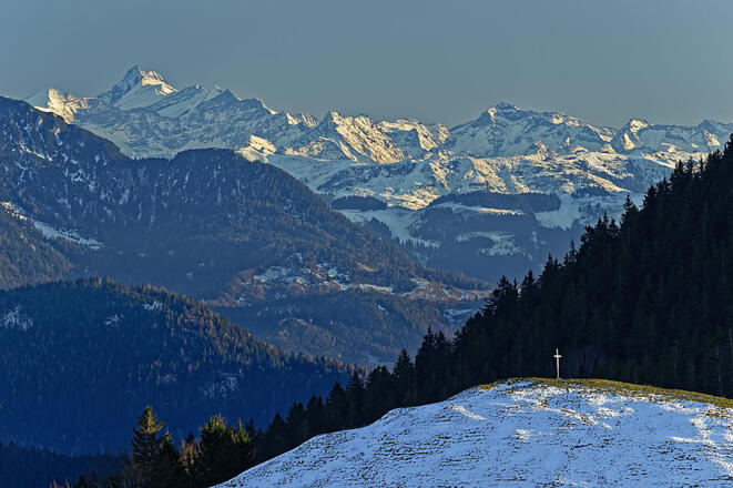 Groß und klein: hinten der Großglockner, vorne der Mitterberg.