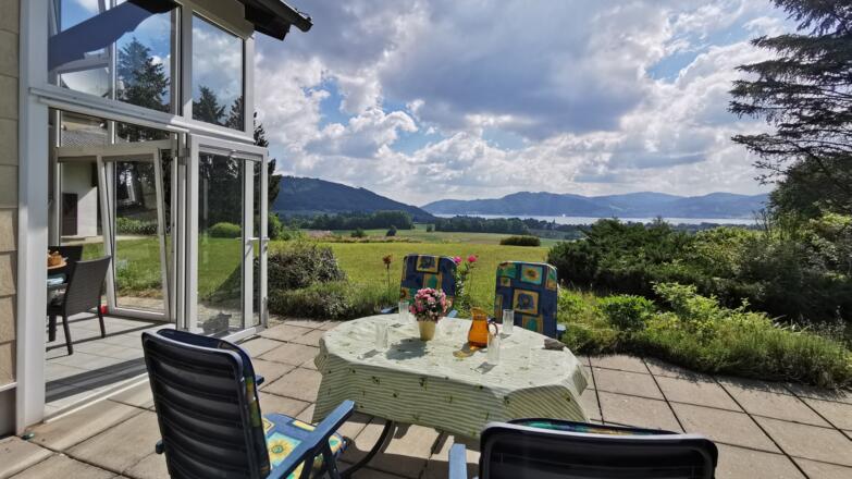 Ferienhaus mit Atterseepanorama