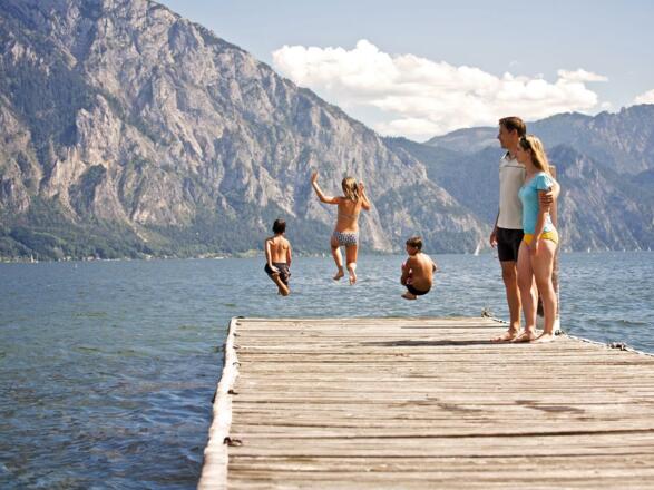 Sprung in den Traunsee