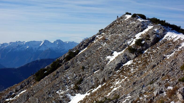 Rückblick zum Südgrat, mit An- und Absteiger