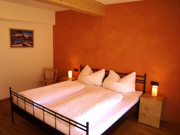Schlafzimmer 1