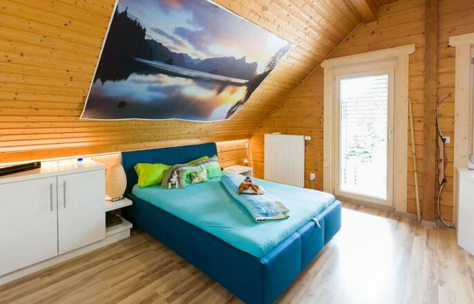2021 - Ferienhaus Schwaiger - Schlafzimmer 2 mit Balkon